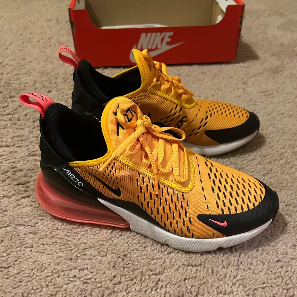 Women’s Nike air max 270 (gs) size 7 youth / 8.5 in womens